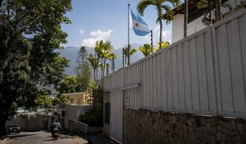 Fotografía de la sede de la Embajada de Argentina el 27 de marzo de 2024 en Caracas (Venezuela).