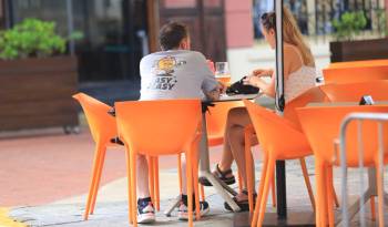 La industria de restaurantes se prepara para el inicio de la temporada alta, que atraera a los comensales.