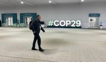 El acuerdo final llegó avanzada la pasada madrugada, tras una jornada especialmente caótica, en un foro cuyo modelo, tras casi 30 años de conferencias de las partes, parece a estas alturas agotado o, al menos, ese ha sido uno de los comentarios recurrentes en Bakú.