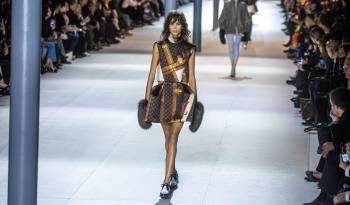 Colección Otoño/Invierno 2024/2025 del diseñador francés Nicolas Ghesquiere para Louis Vuitton durante la Semana de la Moda de París.