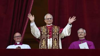 El papa León XIV dio su primer discurso como pontífice desde la Basílica de San Pedro.