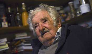 El expresidente de Uruguay José Mujica habla durante una entrevista con EFE, el 22 de abril de 2024, en Montevideo (Uruguay). El expresidente anunció este lunes que tiene un tumor en el esófago.