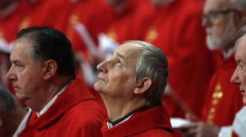 Los cardenales asisten a una misa presidida por el Cardenal Vicario de la diócesis de Roma, Baldassare Reina, en memoria del fallecido Papa Francisco, en la Basílica de San Pedro, Ciudad del Vaticano, 28 de abril de 2025.