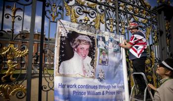 Imagen de una fotografía en Londres de la Princesa Diana tras su fallecimiento