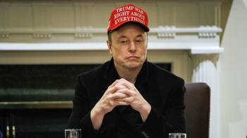 USA1628. WASHINGTON (DC, EEUU), 01/04/2025.- Fotografía de archivo del 24 de marzo de 2025 donde aparece Elon Musk, presidente ejecutivo de Tesla y asesor principal del presidente de los Estados Unidos, asistiendo a una reunión con el presidente y miembros de su gabinete en la Sala del Gabinete de la Casa Blanca en Washington (EE.UU.).
