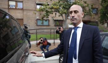 El expresidente de la Real Federación Española de Fútbol Luis Rubiales a su salida del juzgado de Majadahonda, Madrid.