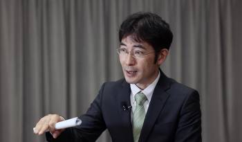 El representante en jefe de JBIC México, Yuki Nakano, habla durante una entrevista con EFE en el marco del Foro de hidrógeno limpio Japón-México en Ciudad de México.