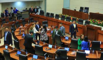 En la primera sesión formal diputados presentaron diversas iniciativas en el pleno legislativo.