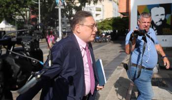 El abogado del opositor de la Plataforma Unitaria Democrática (PUD) Edmundo González, José Vicente Haro, ingresa a la sede del Ministerio Público (Fiscalía), este miércoles, en Caracas (Venezuela).