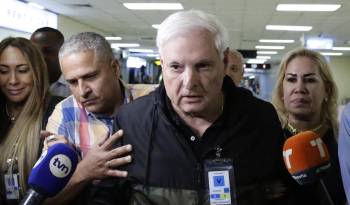 Fotografía de archivo del expresidente panameño Ricardo Martinelli en el Aeropuerto Internacional de Tocumen, el 25 de enero de 2023, en la ciudad de Panamá.