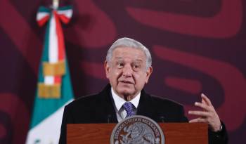 El presidente de México, Andrés Manuel López Obrador, habla hoy, durante una rueda de prensa en el Palacio Nacional en Ciudad de México (México).