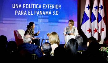 Durante el evento la ministra de relaciones exteriores y el público intercambiaron ideas sobre lo planteado en el ‘White Paper’.