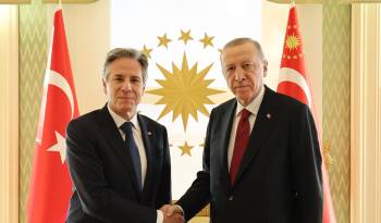 El secretario de Estado de EEUU, Antony Blinken (i), y el presidente turco, Recep Tayyip Erdogan (d).