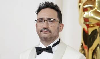 El cineasta español Juan Antonio Garcia Bayona a su llegada a la alfombra roja de la 96 edición de los premios Óscar, este 10 de marzo de 2024, en el Dolby Theatre de Los Ángeles (EE.UU.).