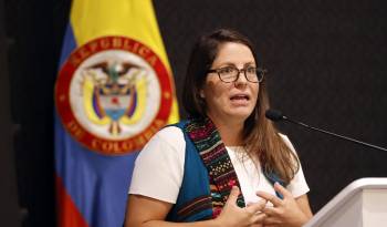 La directora para las Américas de Human Rights Watch, Juanita Goebertus, habla durante la presentación de un informe este miércoles en Bogotá.