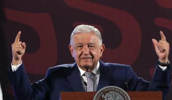 El presidente de México, Andrés Manuel López Obrador, participa en su conferencia de prensa matutina este martes, en el Palacio Nacional de Ciudad de México, México.