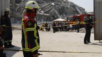 El terremoto estuvo seguido por tres réplicas que causaron daños hasta ahora incuatificados por las autoridades, que tampoco han ofrecido un balance de heridos.