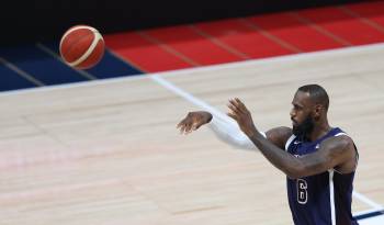 LeBron James durante un partido entre Estados Unidos y Australia.