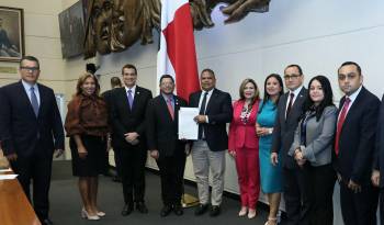 Roger Tejada presentó el proyecto de ley ante el pleno de la Asamblea Nacional.