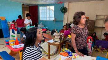 La vicerrectoría de Extensión y estudiantes de las facultades de Ciencias Médicas y Clínicas, Educación Especial y Pedagogía, junto a la comunidad, unieron fuerzas para mejorar el CAIPI Comunitario Dagar Doddogan Nega en Brisas del Chumical, para el desarrollo de 21 niños en 2025.
