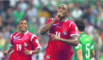 Luis Tejada mientras vestía los colores de la selección de Panamá.