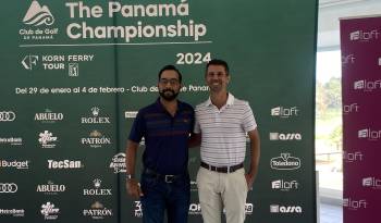 Los golfistas panameños Omar Tejeira (izq.) y Miguel Ordóñez (der.).