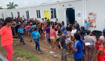 En la imagen, tomada el año pasado, se observa la cantidad de migrantes que se concentran en uno de los centros de recepción que se han instalado en la provincia de Darién.