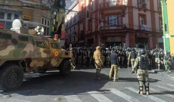 Un grupo de militares fue captado con sus tanques frente a la sede del Gobierno de Bolivia.