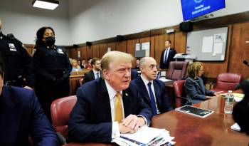 El expresidente estadounidense Donald Trump asiste a su juicio penal en la Corte Suprema del Estado de Nueva York en Nueva York, Estados Unidos.