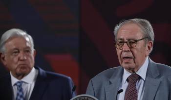 El secretario de Salud, Jorge Alcocer, habla durante una rueda de prensa del presidente de México, Andrés Manuel López Obrador, este jueves en Palacio Nacional, en Ciudad de México.