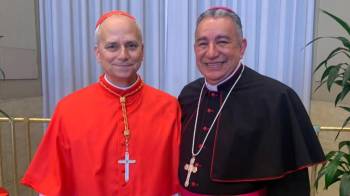 El Papa León XIV junto al monseñor José Domingo Ulloa, arzobispo metropolitano de Panamá.