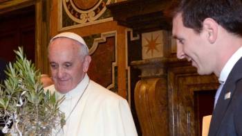 Lionel Messi el papa Francisco tuvieron un encuentro en 2013.