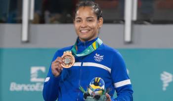 Kristine Jiménez celebrando una de sus preseas en los Juegos Panamericanos Santiago 2023.