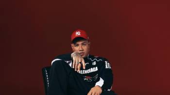 El artista panameño Boza quien lanzó este jueves el álbum 'San Blas', una producción de nueve canciones que combina géneros como el afrobeat, amapiano y la música urbana.