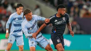 El futbolista panameño, Aníbal Godoy (der.) durante un partido con el San Diego FC.