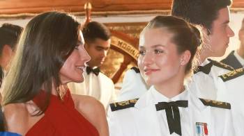 La reina de España Letizia Ortiz estuvo junto a la princesa de Asturias Leonor de Borbón.