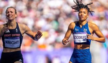 Gianna Woodruff durante el repechaje de los 400 metros vallas.