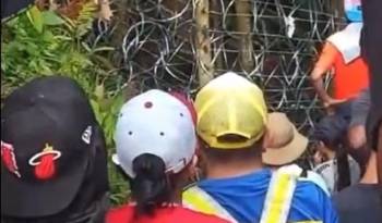 Los migrantes publicaron videos en las redes sociales en los que se aprecia la cerca en el Darién.