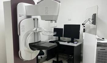 Ofrece una amplia gama de servicios médicos, incluyendo medicina general, medicina familiar y servicio de urgencia.