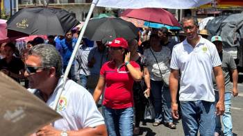 Los docentes se declaran en huelga nacional indefinida.