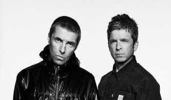 Liam y Noel Gallagher confirmaron el regreso de Oasis.
