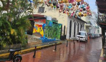 La ‘Calle de los sombreros’ adorna el Casco Antiguo