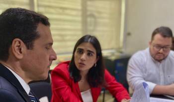 La representante de San Francisco, Serena Vamvas, presentó ante el Ministerio Público una denuncia por las irregularidades en la junta comunal que estuvo controlada por el perredista Carlos Pérez Herrera.