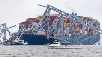 Restos del puente Francis Scott Key, encima del carguero Dali en Baltimore, Maryland, el 27 de marzo de 2024.