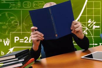 Imagen ilustrativa de una persona realizando estudios.