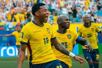 La selección de Ecuador se prepara para enfrentar a México, este martes.