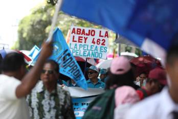 Docentes en protestas sobre la ley 462, de la Caja de Seguro Social.