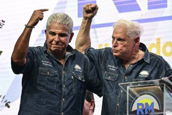 El actual presidente José Raúl Mulino y el expresidente Ricardo Martinelli, durante la campaña electoral del 2024.