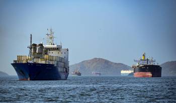 El Canal de Panamá funciona con agua dulce, que obtiene de los lagos artificiales de Gatún y Alhajuela.