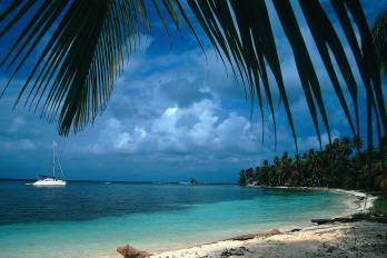 Foto de una playa del archipiélago de San Blas en Panamá.